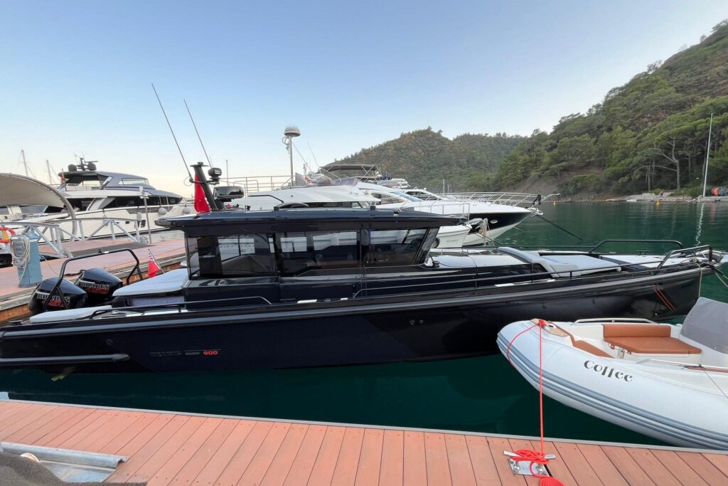 Axopar BRABUS SHADOW 900 XC SPECIFICATIONS